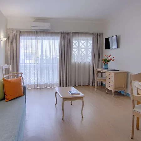 מלון דירות Luna Miramar Club 4*