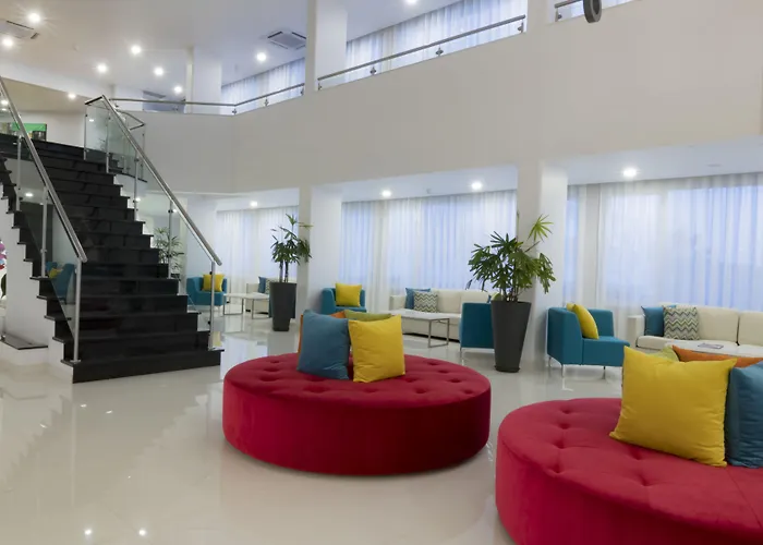 Luna Miramar Club
